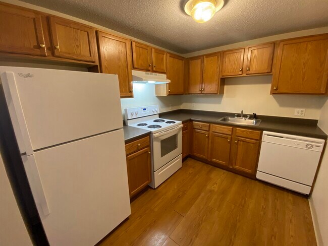 Building Photo - 96 Powers St