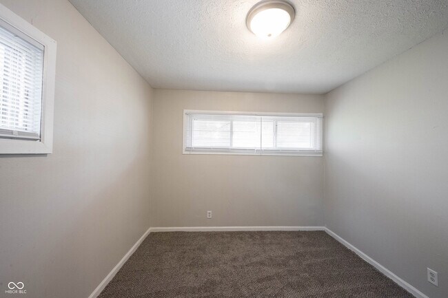 Building Photo - 4840 Leone Dr