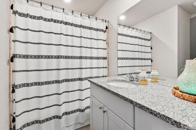 Building Photo - BEAUTIFUL 4-BEDROOM, SINGLE-STORY HOME IN ...