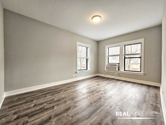 Building Photo - 711 W Brompton Ave
