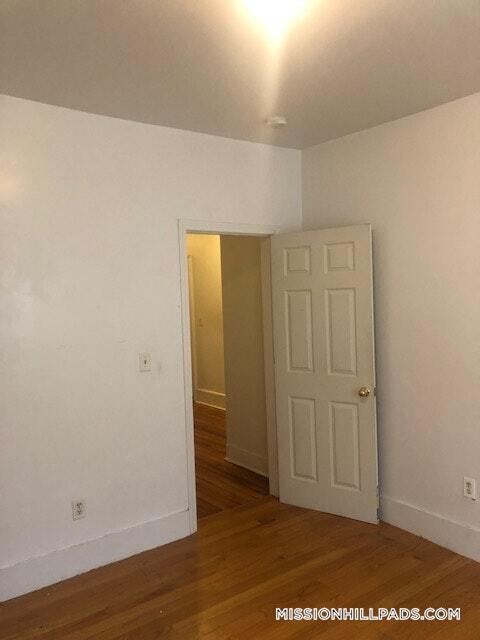 Building Photo - 5 Fairland St