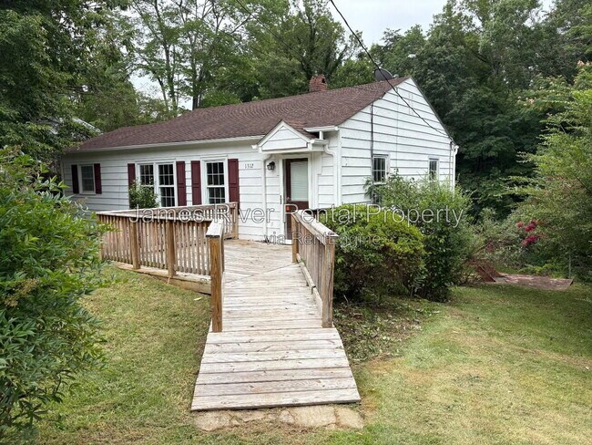 Building Photo - 1312 Laurel Ln