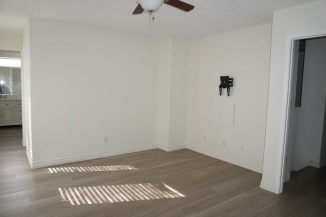 Building Photo - 4 Bedroom Home in Henderson NV!