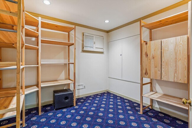 Building Photo - Magnificent 5 Bedroom, 4.5 Bathroom Bethes...