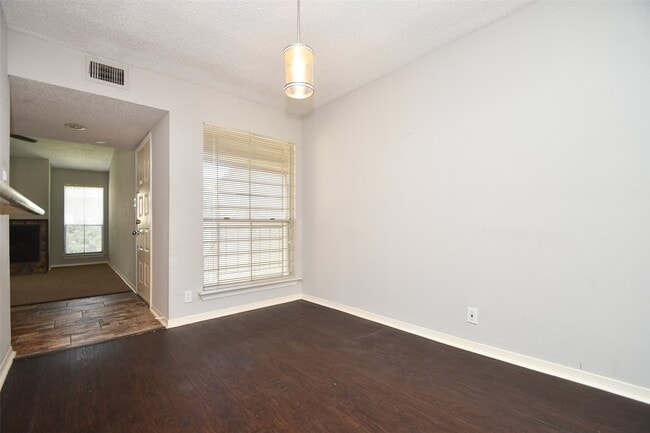 Building Photo - 700 Thicket Ln