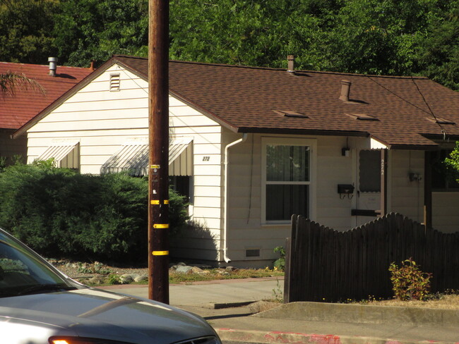 Building Photo - Home in Roseville near Royer Park