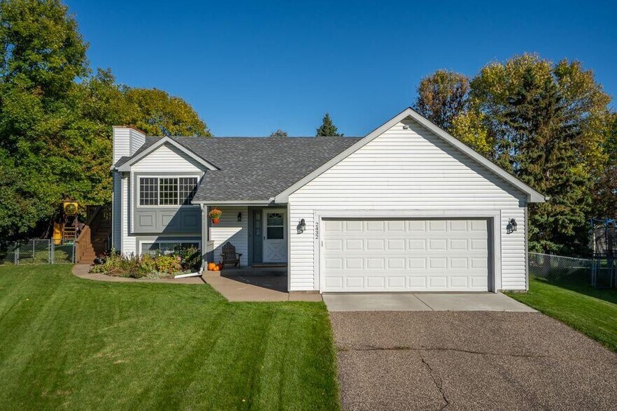 Building Photo - 2432 Henslow Ct N