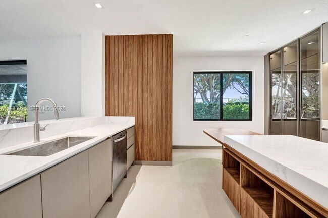 Building Photo - 4100 E Gardenia Ave