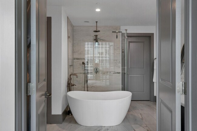 Building Photo - 1616 West End Ave