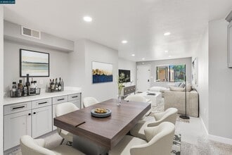 Building Photo - Comfortable updated 2 bedroom near Concord...