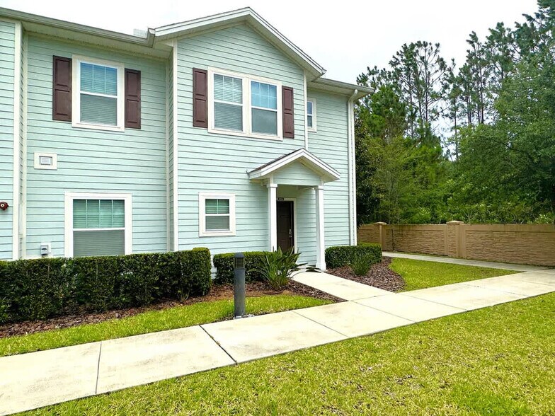 Building Photo - 8996 Silver Pl