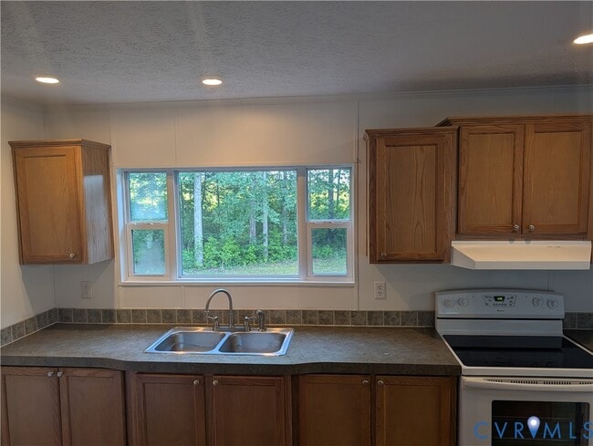 Building Photo - 13461 Gorburn Dr