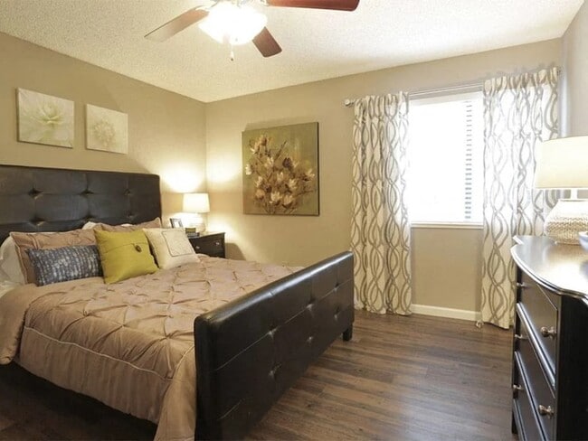 Building Photo - 4600 W Pioneer Dr