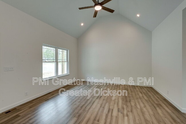 Building Photo - 732 Lucas Rd