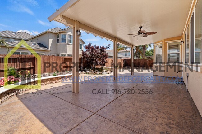 Building Photo - Stunning Custom 5-Bedroom, 3-Bath Home in ...