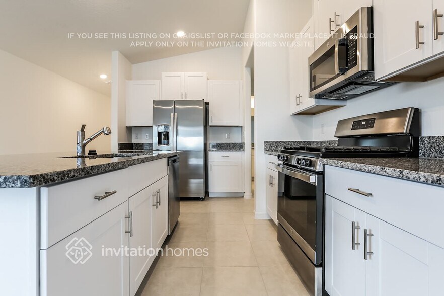 Building Photo - 8652 40th Cir E