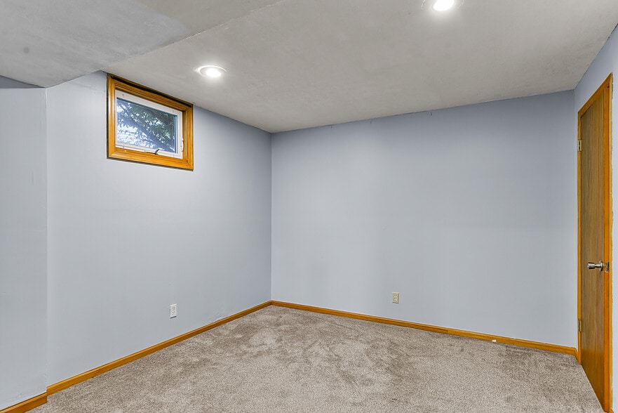 Building Photo - 5016 S 164th St