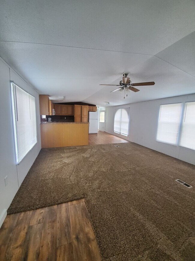 Building Photo - Ready to Move in
