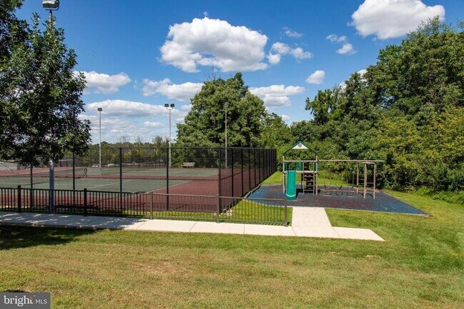 Building Photo - 10503 Valley Forge Cir