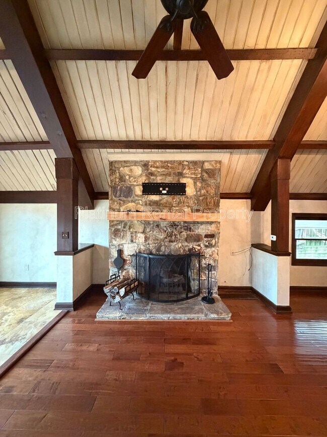 Building Photo - 835 Timber Lake Trail