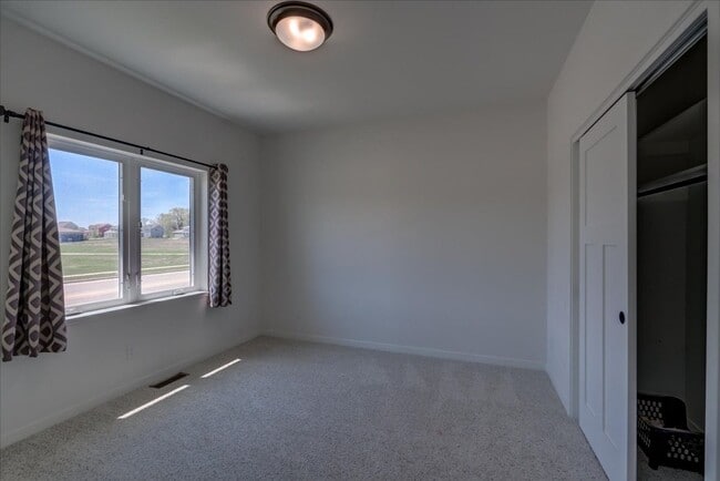 Building Photo - 604 Burnt Sienna Dr