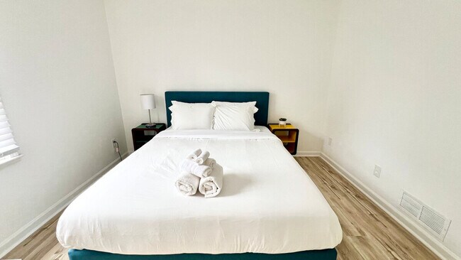 Building Photo - 1875 Terrace Lake Dr