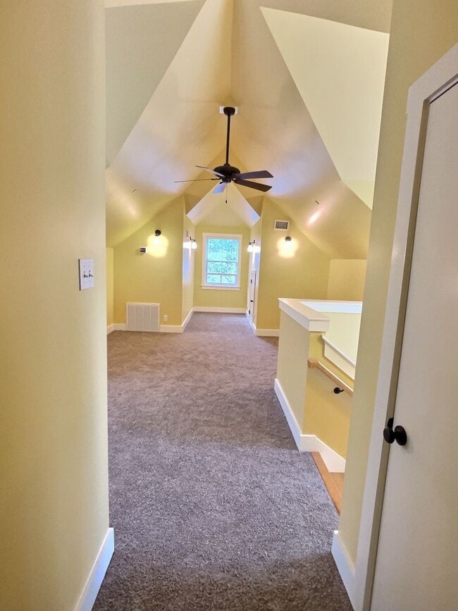 Building Photo - Commercial/Residential 3 Bedroom 3 Bath Cottage Close to Downtown Ocean Springs