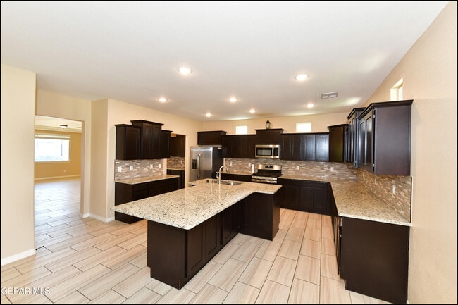 Building Photo - 14717 Tierra Escape Ave