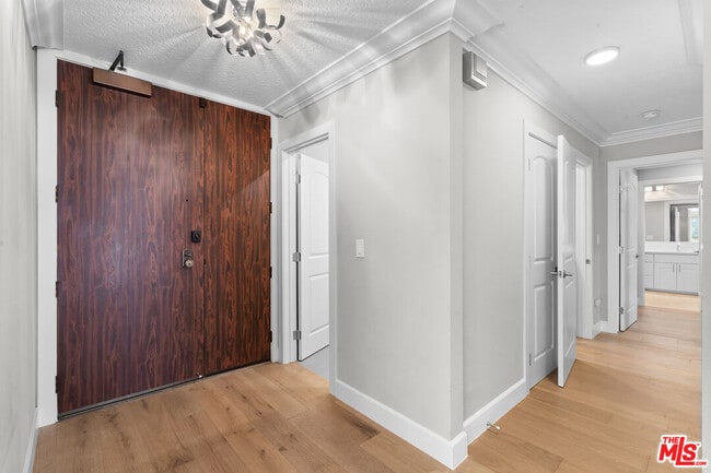 Building Photo - 4477 Wilshire Blvd