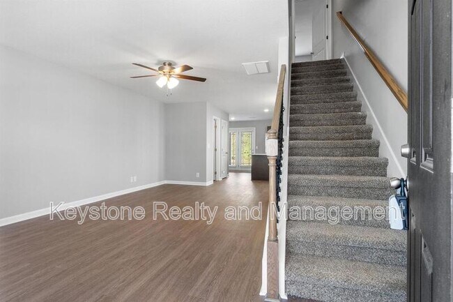 Building Photo - 206 Woodland Vly Ln