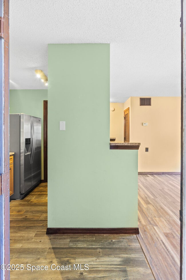 Building Photo - 225 S Tropical Trail