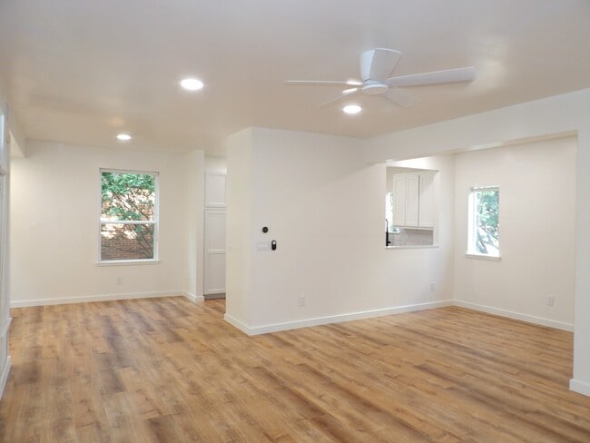 Building Photo - 3910 Buena Vista St