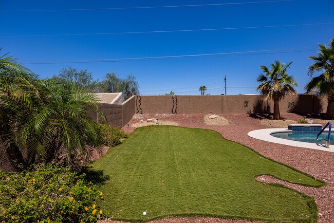 Building Photo - 3161 Newport Dr