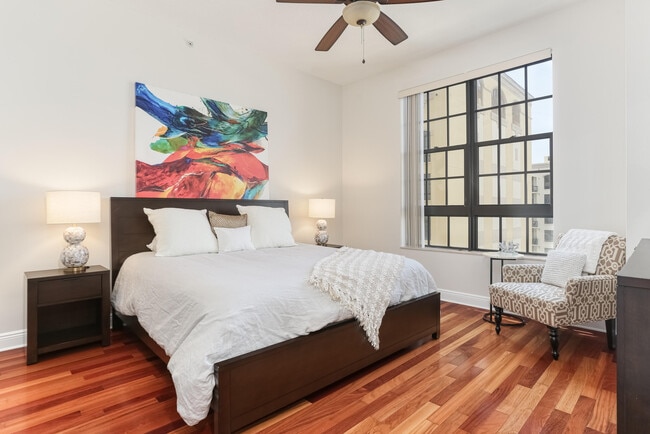 Building Photo - 701 S Olive Ave