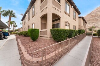 Building Photo - Charming Ground-Floor Condo with Wood Flooring & Modern Comforts!