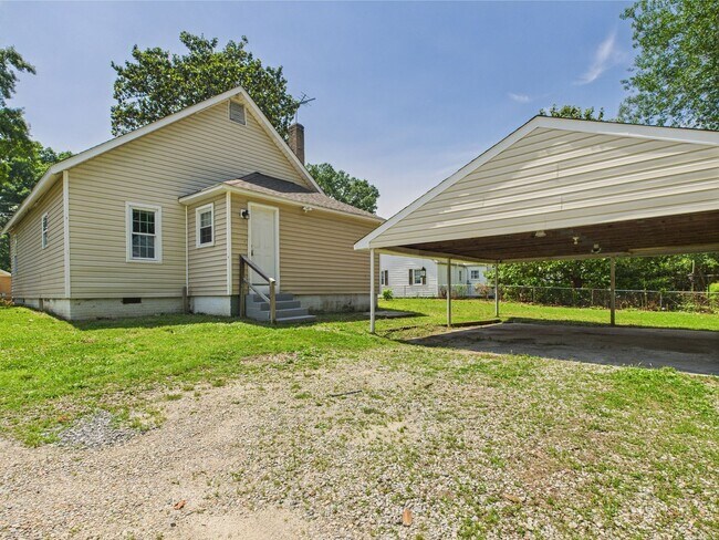 Building Photo - 1211 Miles Ave