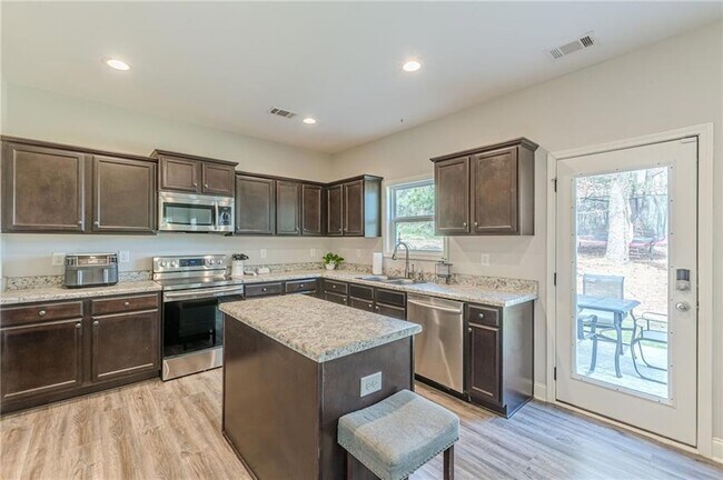 Building Photo - 123 Mulberry Dr