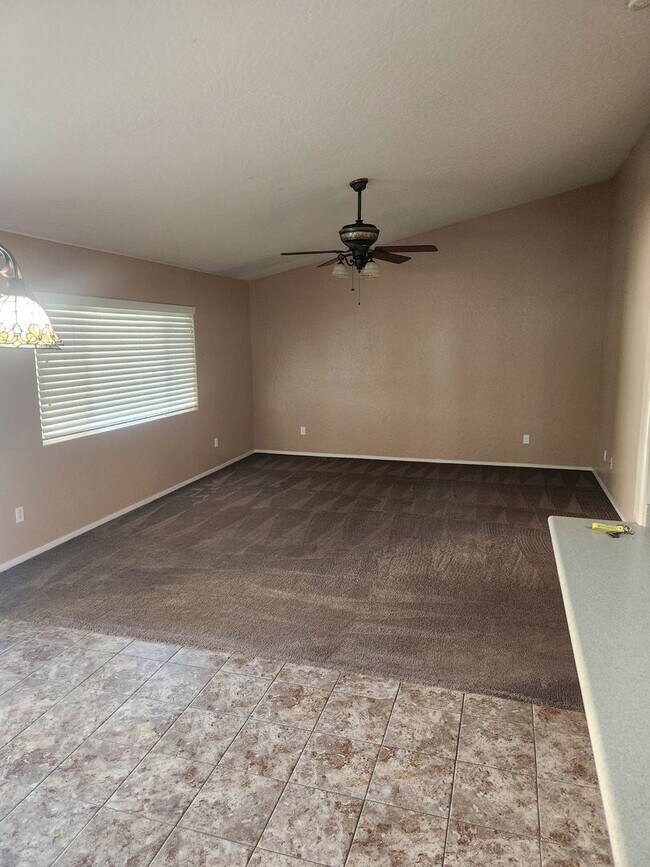 Building Photo - 2884 Sauvignon St