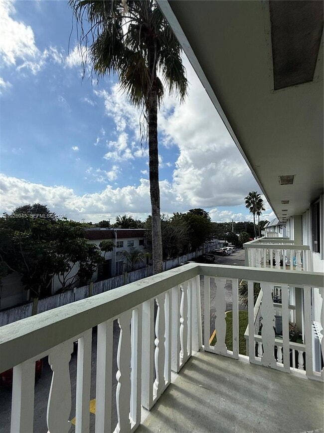 Building Photo - 15205 NE 6th Ave