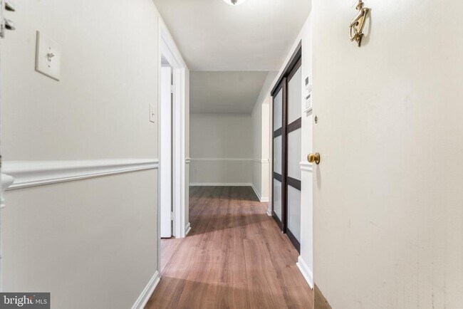 Building Photo - 1413 Northgate Square