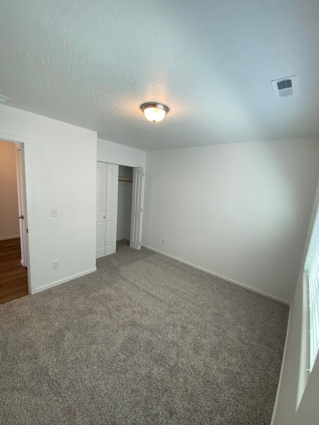 Building Photo - Stunning 3 Bed 2 Bath Rancher in Spokane V...