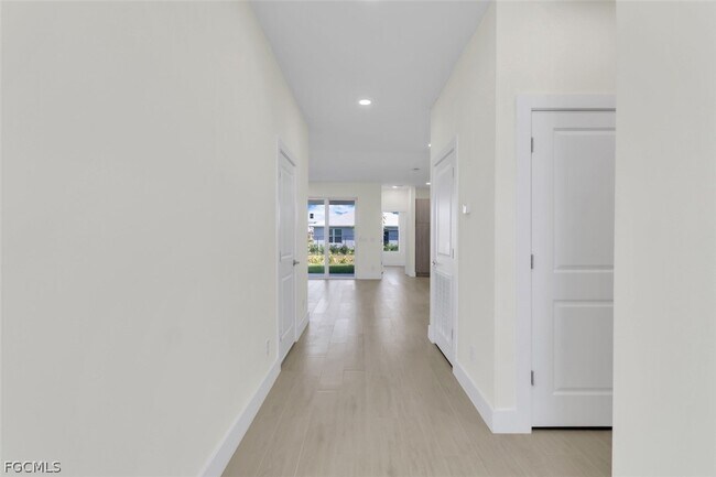 Building Photo - 1831 Embers Pkwy W