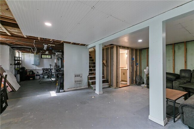 Building Photo - 12 Philips St