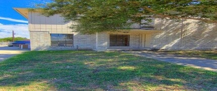 Building Photo - 206 N Commonsway Dr