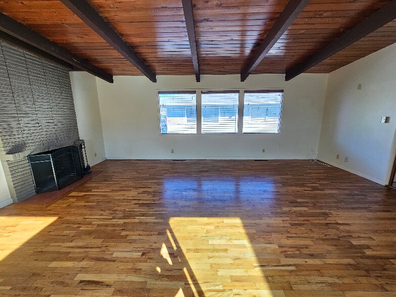 Building Photo - 511 NE 8th St