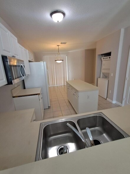 Building Photo - 4219 Napoli Lake Dr