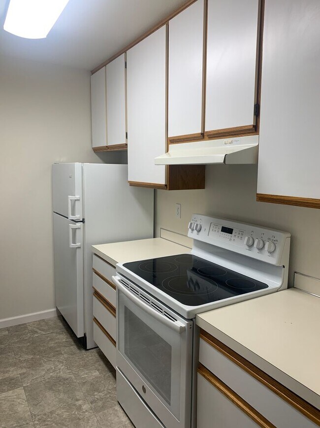 Building Photo - NE Bend Apartment Available 7/1