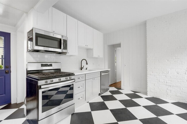 Building Photo - 32 Stuyvesant Ave