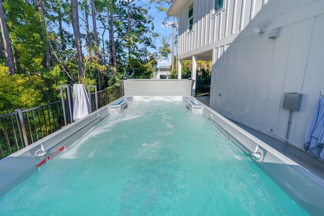 Building Photo - 223 E Lakeshore Dr