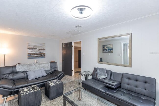 Building Photo - 107 Iona Ave